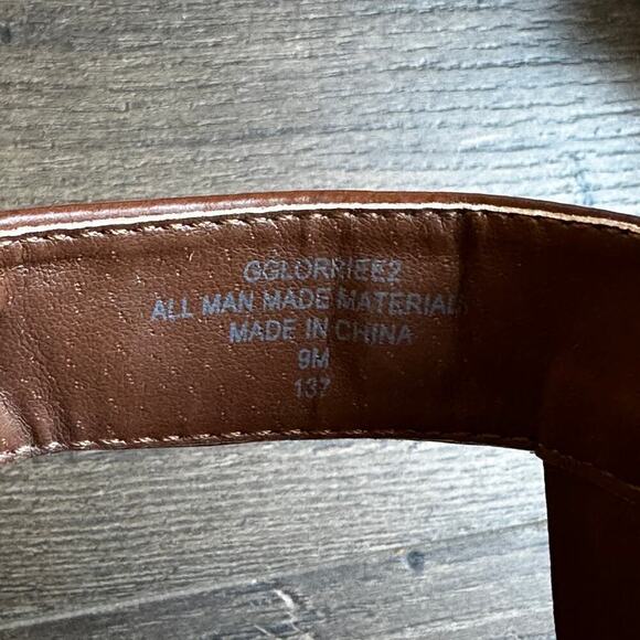 Guess Size 9 Braided Thong Strap Sandal Brown and Gold Logo Vacation Everyday - Picture 8 of 9